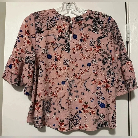 Urban Romantics pink floral flutter sleeve top size M - Picture 3 of 6
